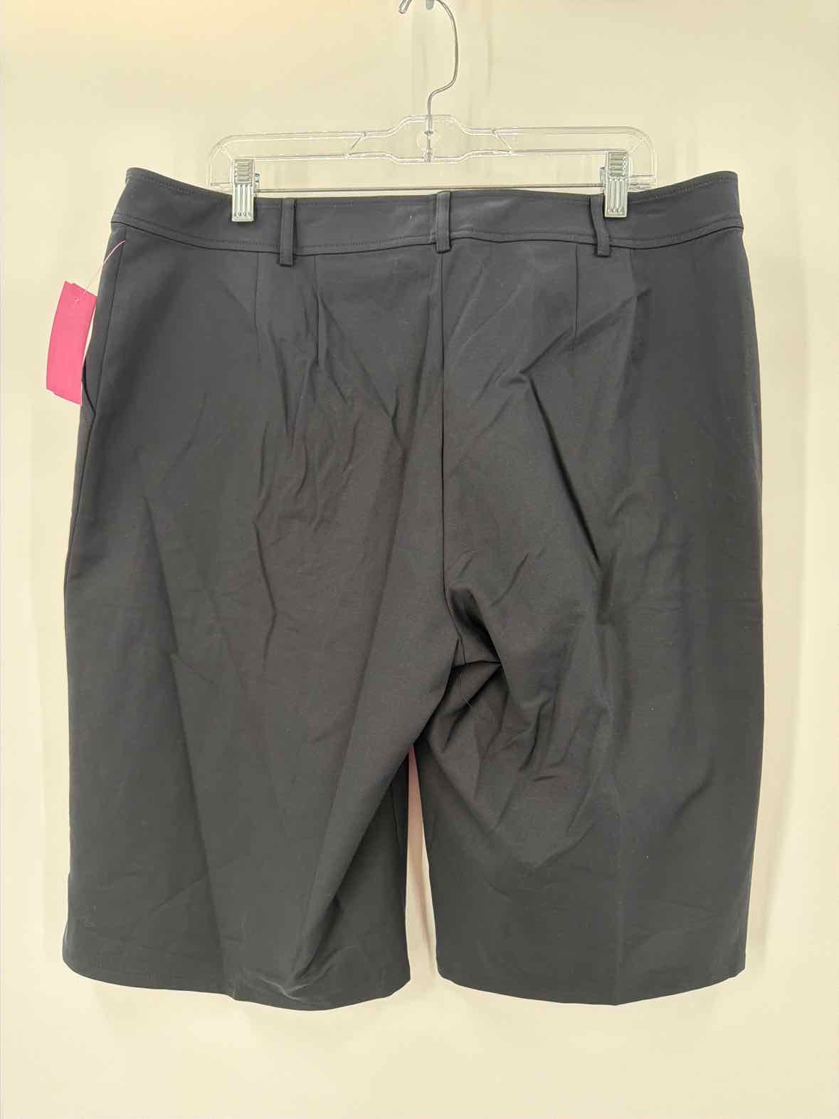 Pre-Owned St John Black Size 14 Bermuda Basic Shorts | True Fashionistas.