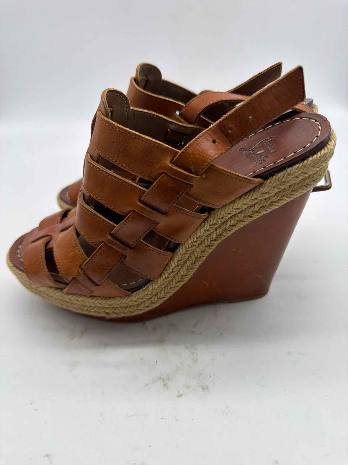 Pre-Owned Christian Louboutin Tan Size 8 Wedge Wedge Heels | True Fashionistas.
