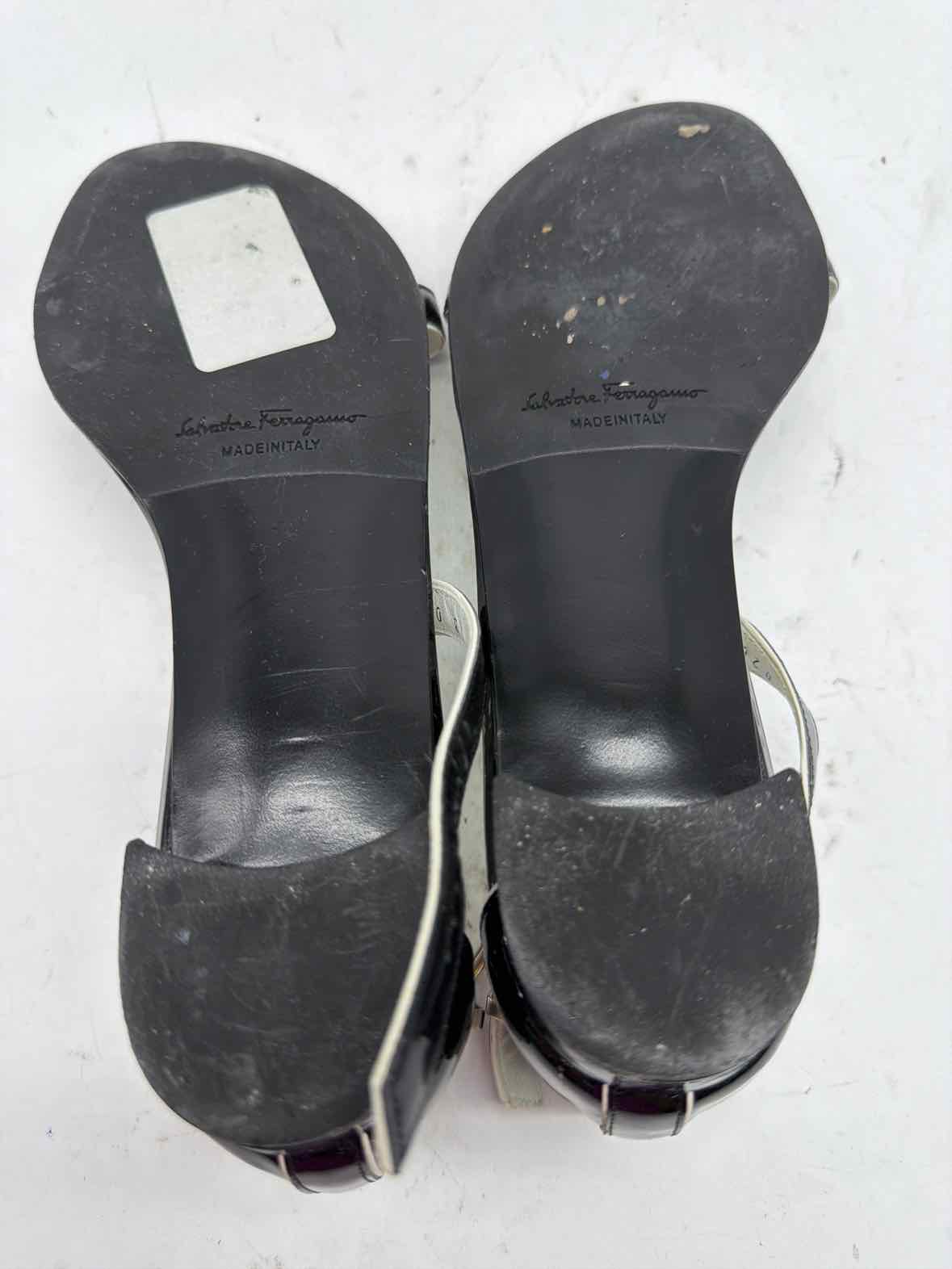 Pre-Owned Salvatore Ferragamo Black Size 6.5 T Strap Sandals | True Fashionistas.