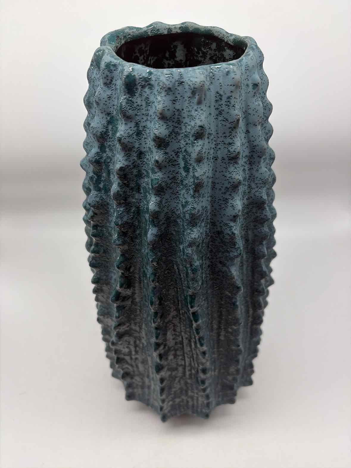 Blue Vase | True Fashionistas.