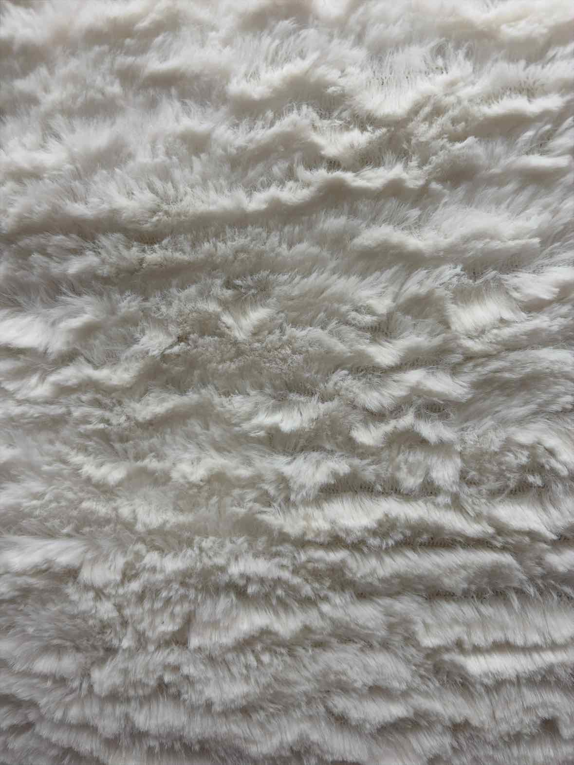 White Fabric Faux Fur Pillow | True Fashionistas.