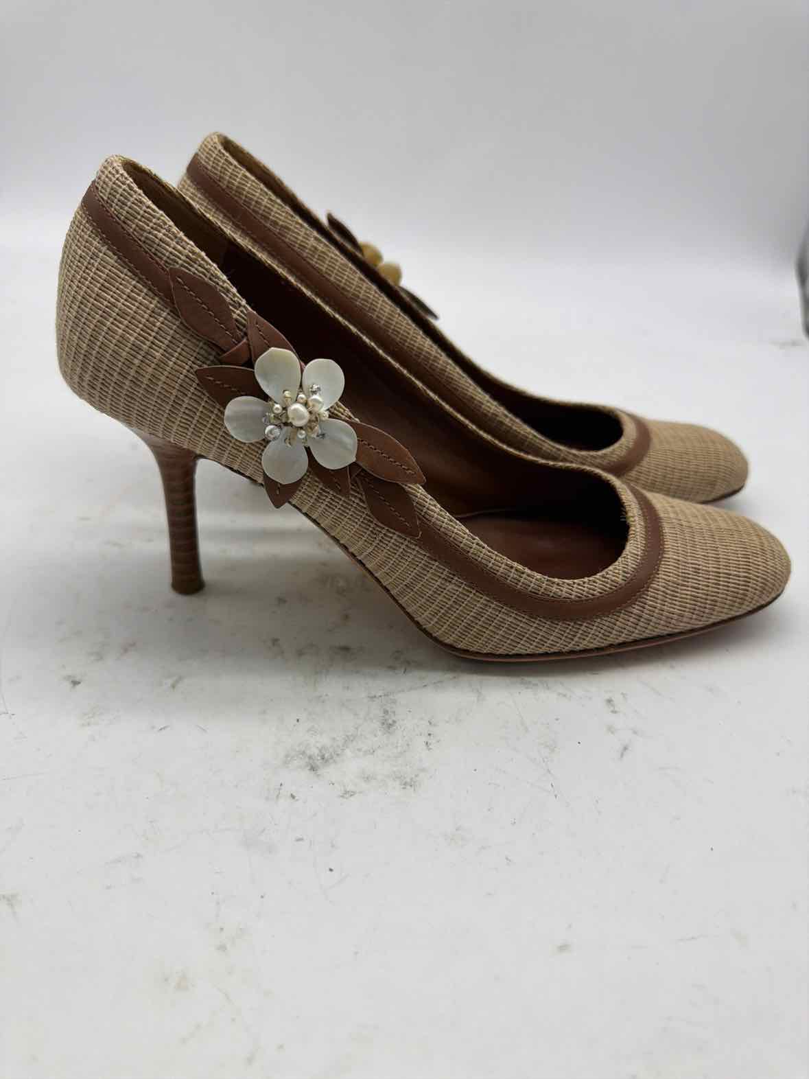 Pre-Owned Valentino Tan Size 6 Pump Heels | True Fashionistas.