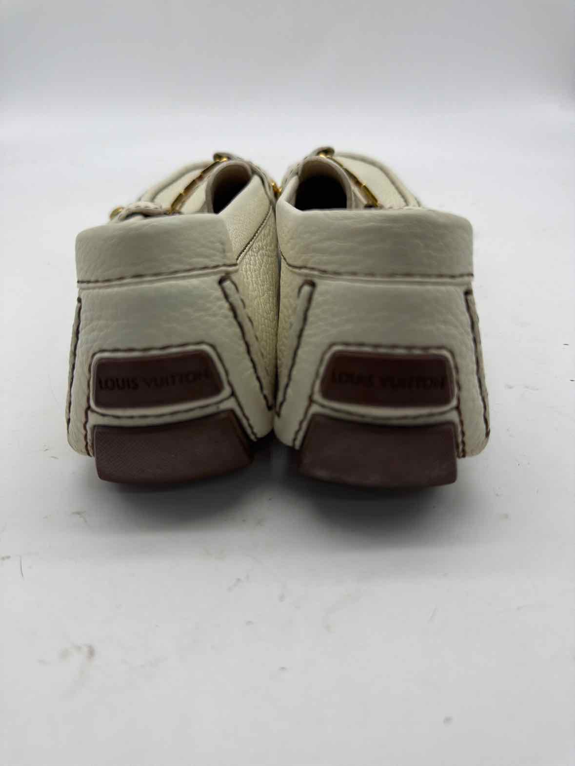 Pre-Owned Louis Vuitton Ivory Size 8.5 drivers Flats | True Fashionistas.