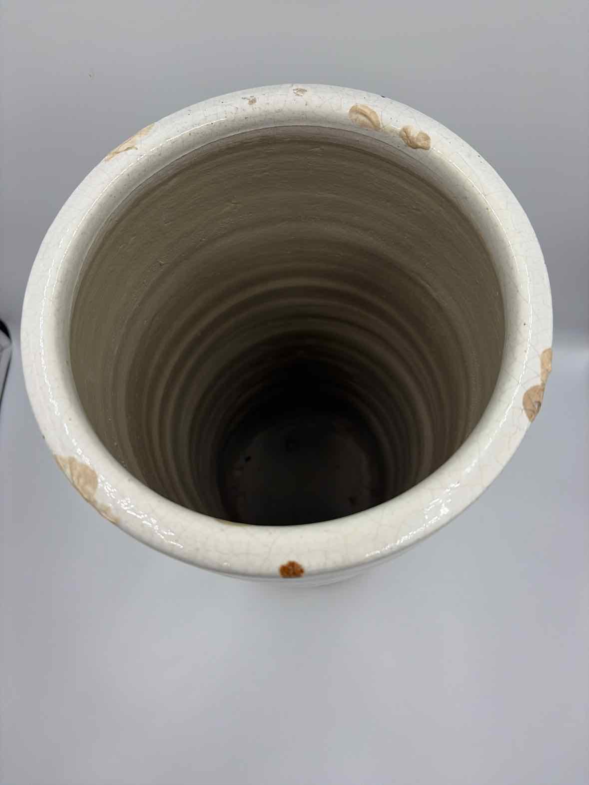 Pottery Barn Cream Vase | True Fashionistas.