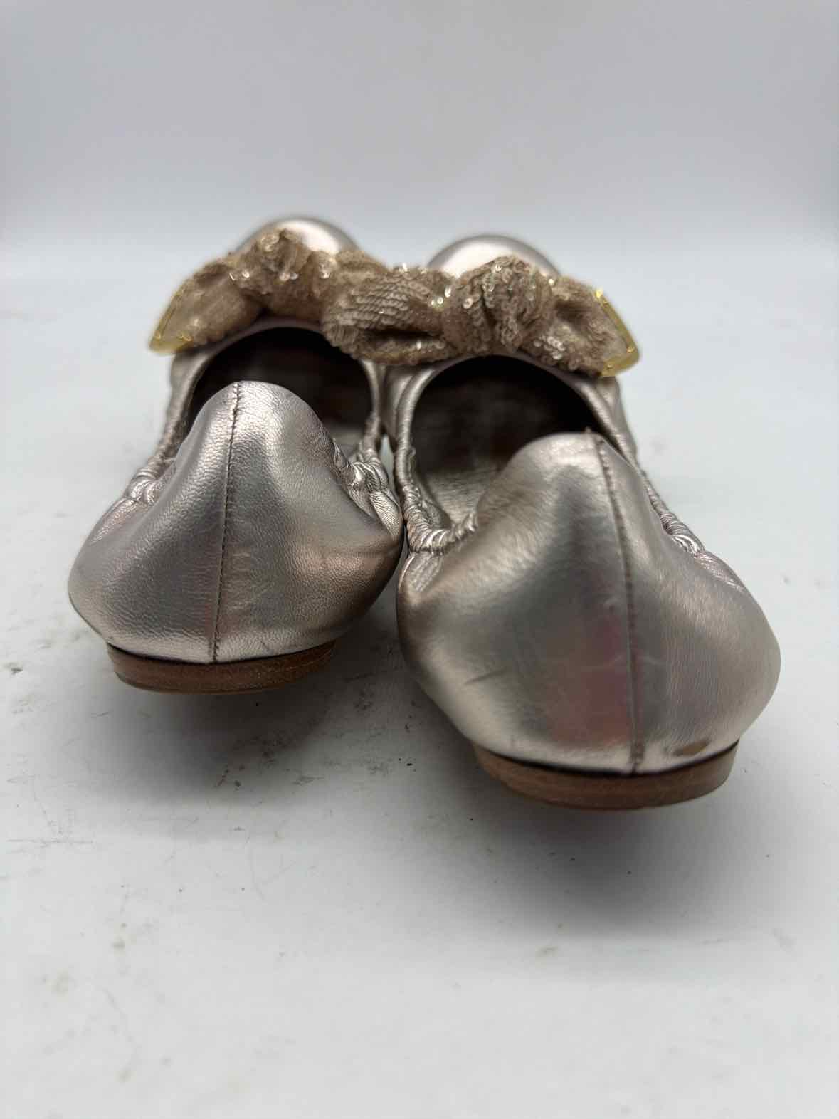 Pre-Owned Louis Vuitton Gold Size 6 Slip On Flats | True Fashionistas.