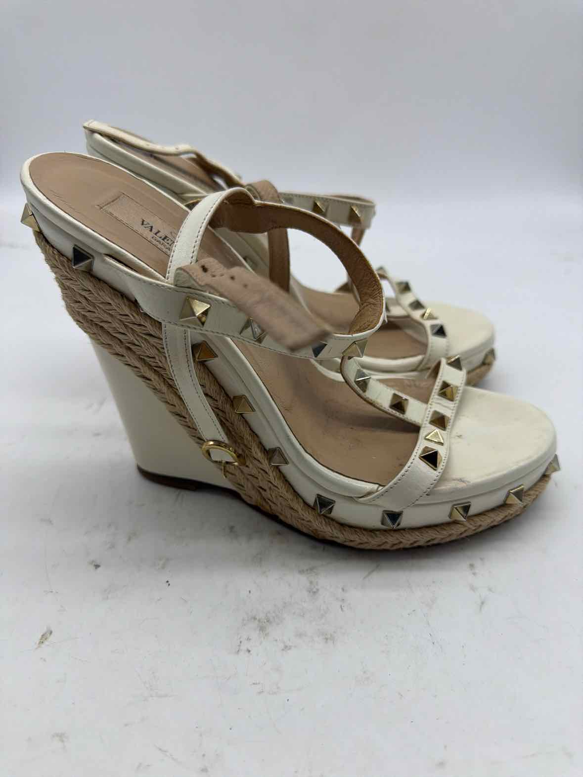 Pre-Owned Valentino White Size 9 Wedge Heels | True Fashionistas.