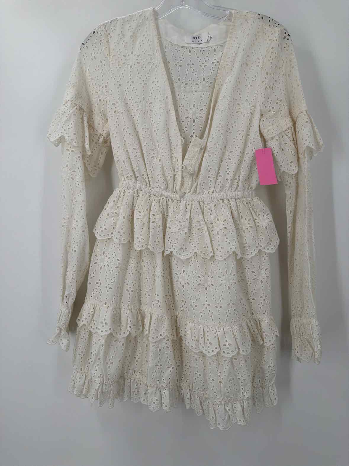 Pre-Owned Sir. White Size 0 Eyelet Short Long Sleeve Dress | True Fashionistas.