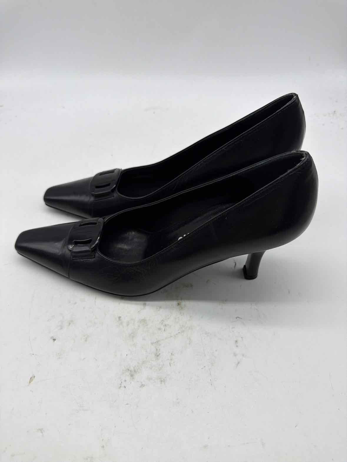 Pre-Owned Salvatore Ferragamo Black Size 8 Pump Heels | True Fashionistas.
