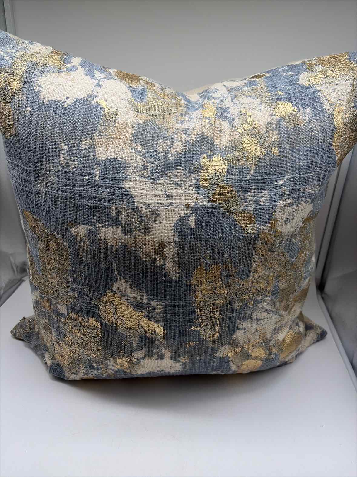 Villa Blue & Gold Pillow | True Fashionistas.