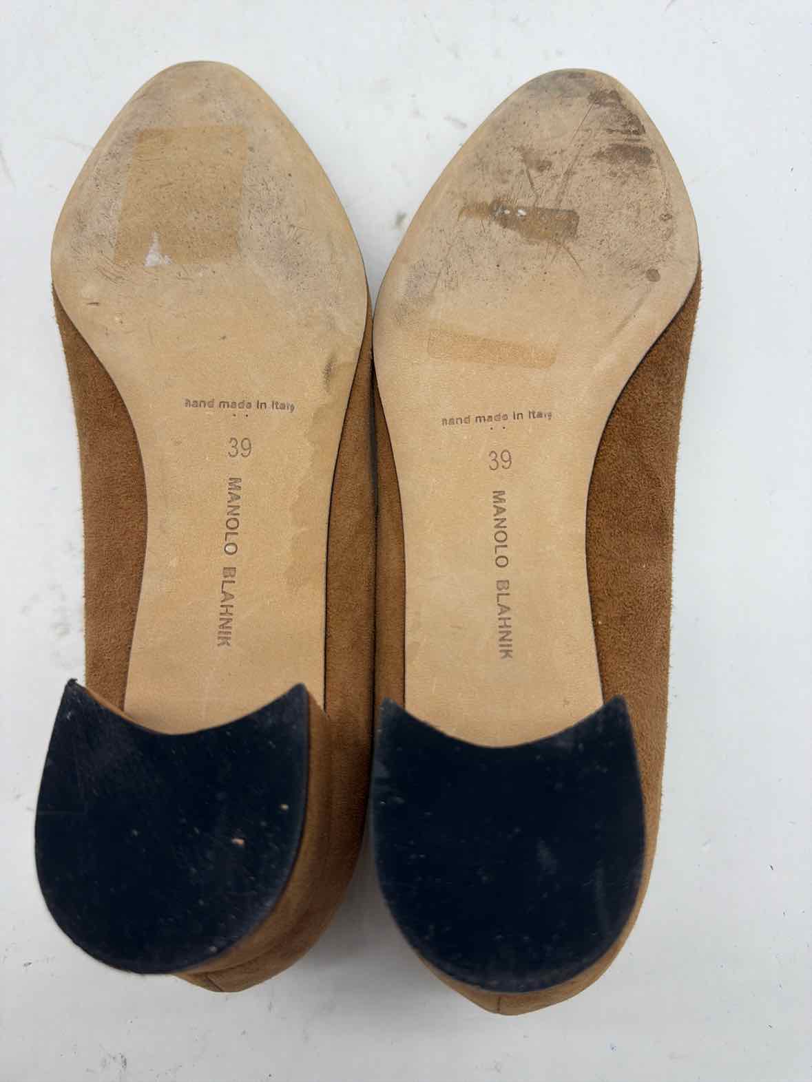 Pre-Owned Manolo Blahnik Tan Size 9 Suede Block Heel Heels | True Fashionistas.