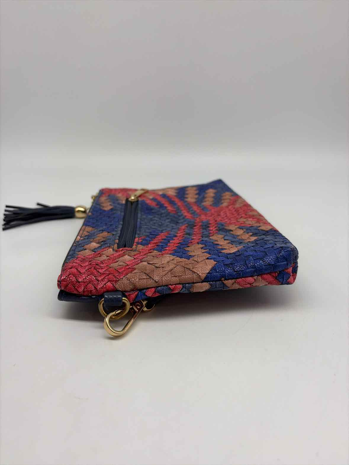 Pre-Owned Mellow World Navy Wristlet Wristlet | True Fashionistas.