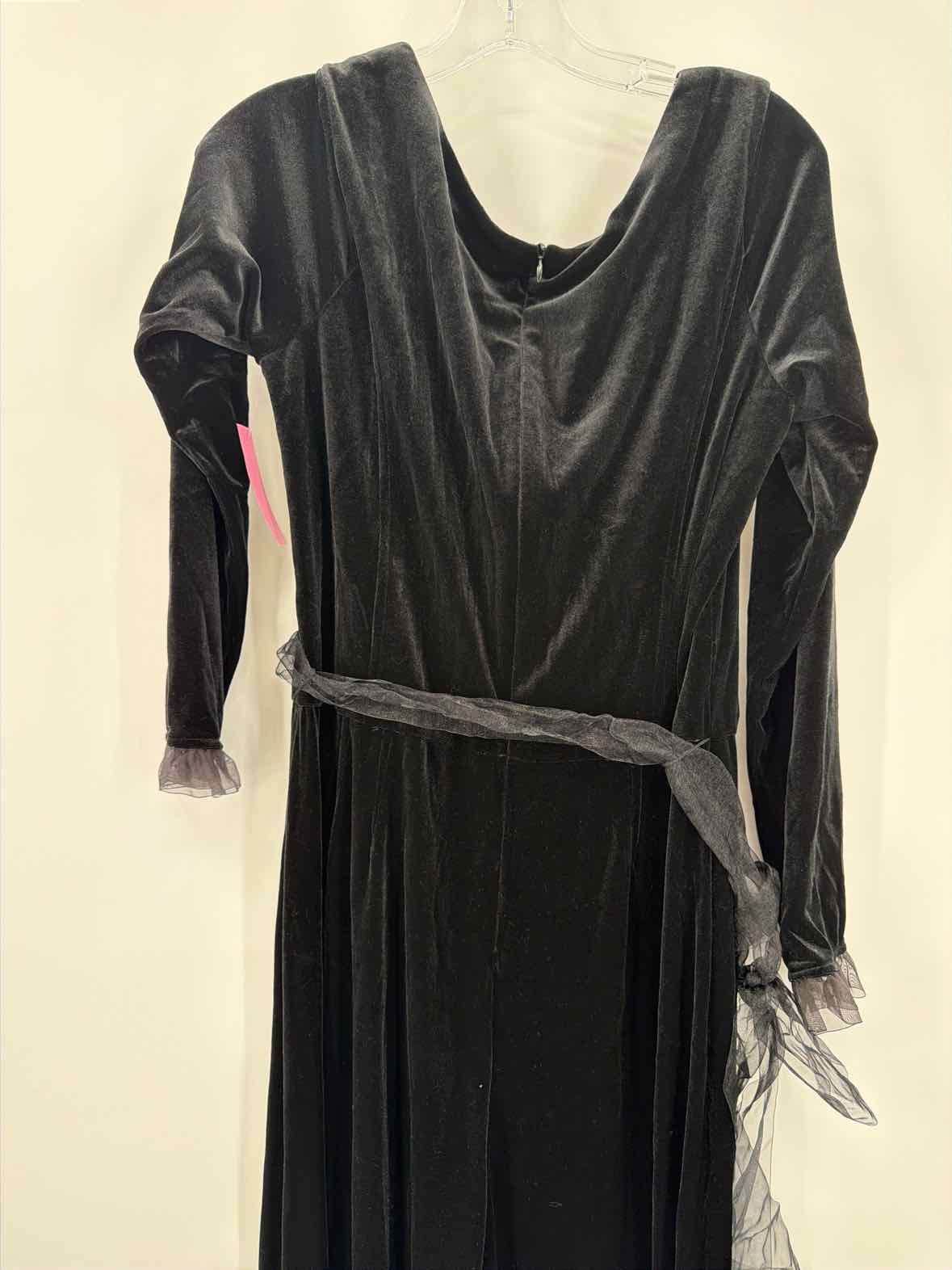Pre-Owned Sara Campbell Black Size Large Velvet Long Sleeve Jumpsuit | True Fashionistas.