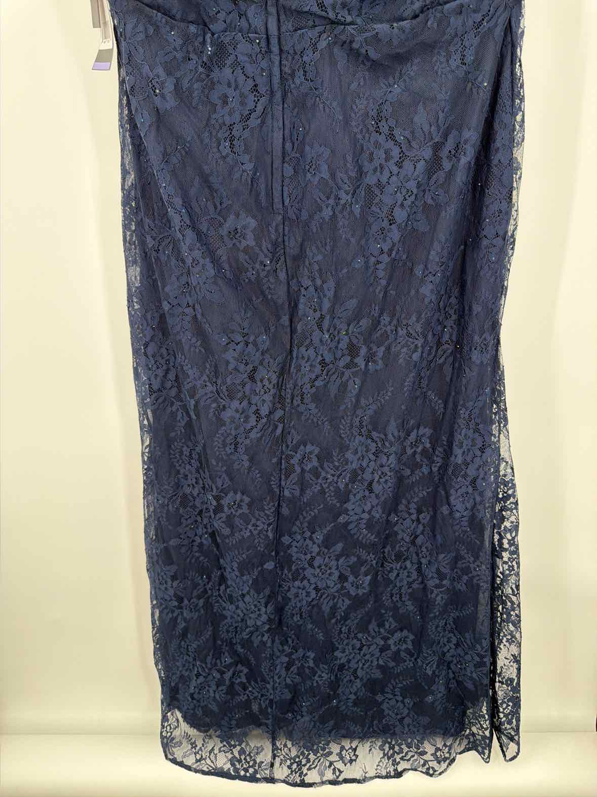 Pre-Owned La Femme Navy Size 20 Evening Long Evening Gown | True Fashionistas.