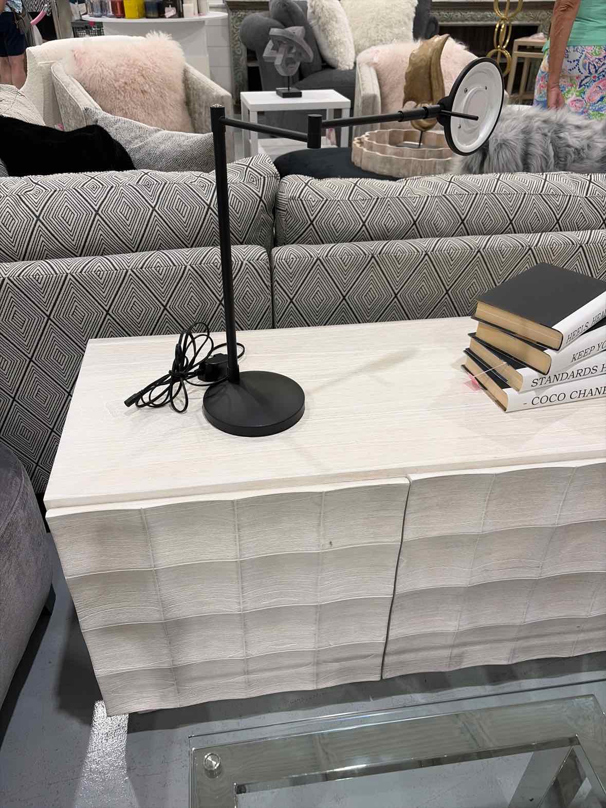 Black Metal Swing Arm Accent Lamp | True Fashionistas.