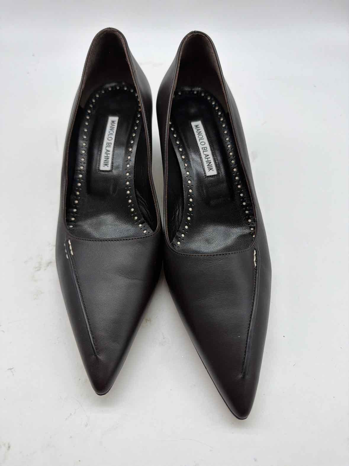Pre-Owned Manolo Blahnik Black Size 9 Pump Heels | True Fashionistas.