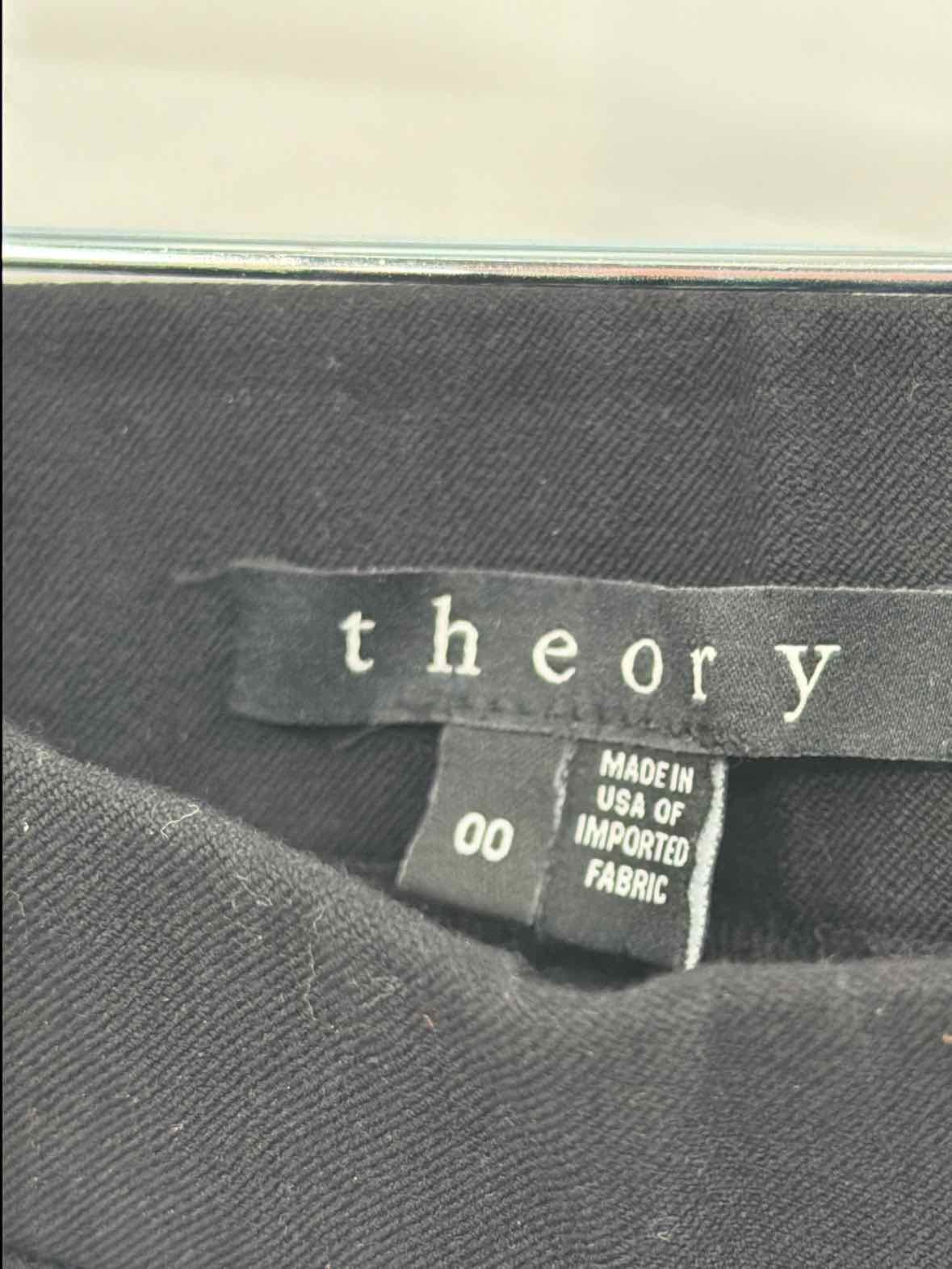 Pre-Owned Theory Black Size 00 Dress Pants | True Fashionistas.