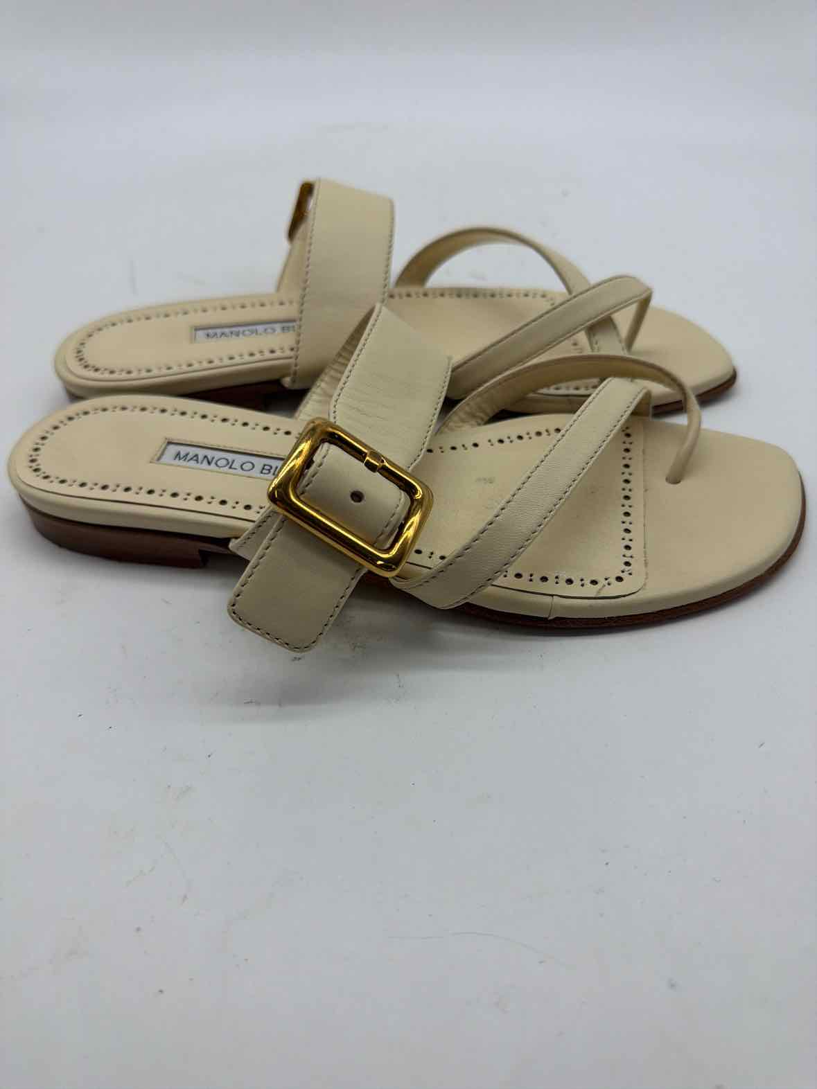 Pre-Owned Manolo Blahnik Ivory Size 36.5 Slide Sandals | True Fashionistas.
