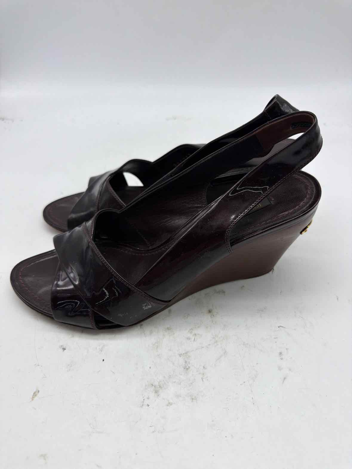 Pre-Owned Louis Vuitton Brown Size 8.5 Patent Leather Wedge Heels | True Fashionistas.
