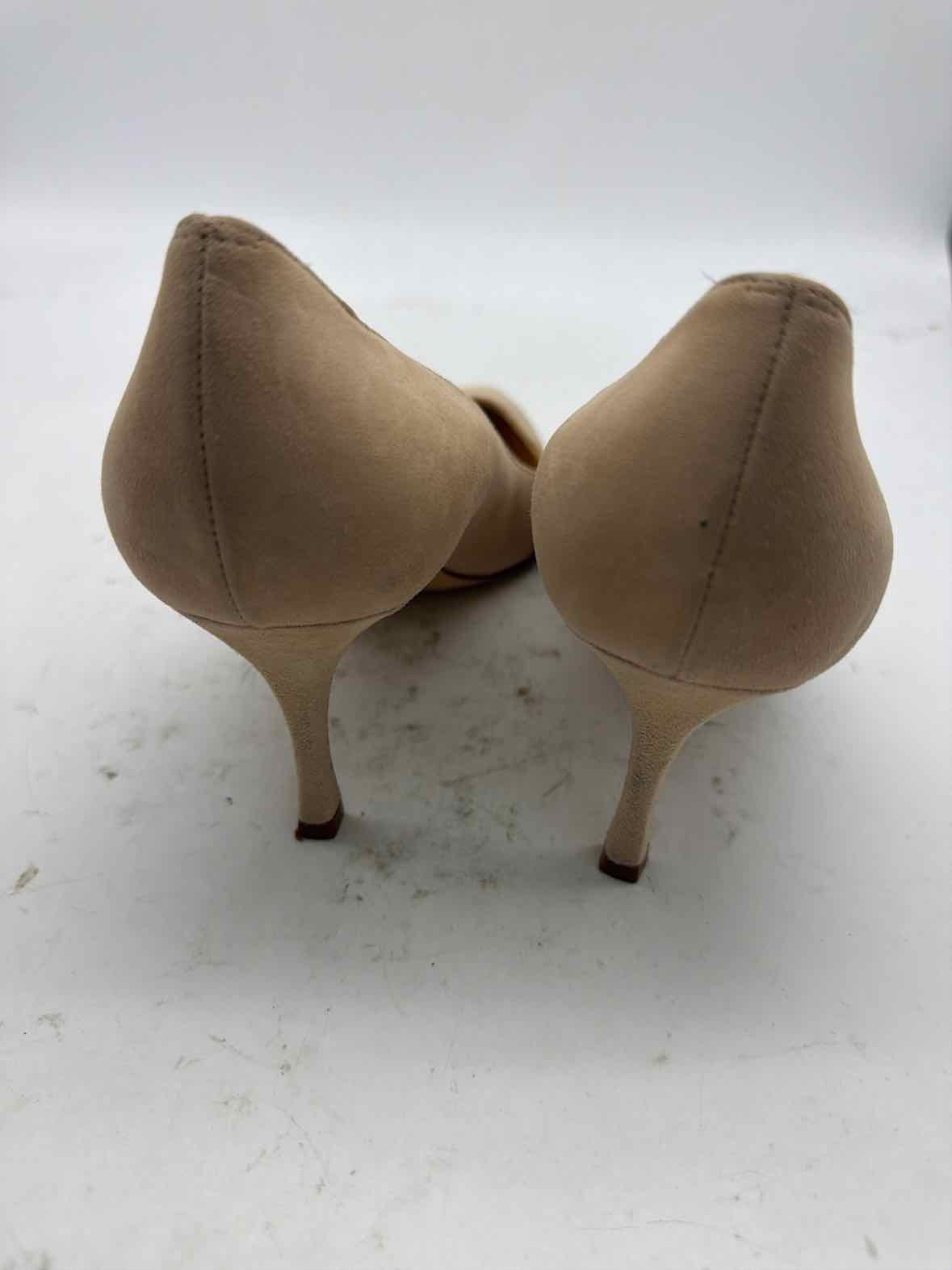 Pre-Owned Manolo Blahnik Tan Size 9 Suede Pump Heels | True Fashionistas.