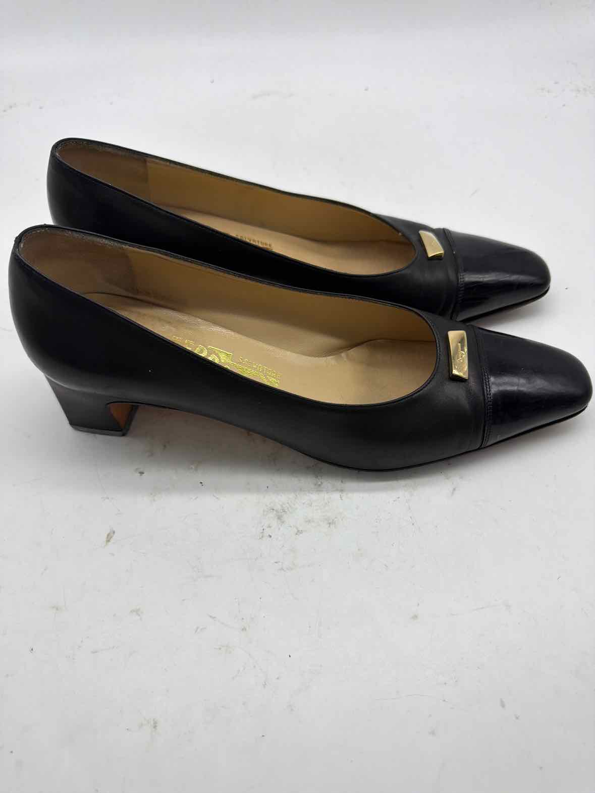 Pre-Owned Salvatore Ferragamo Black Size 8.5 Pump Heels | True Fashionistas.