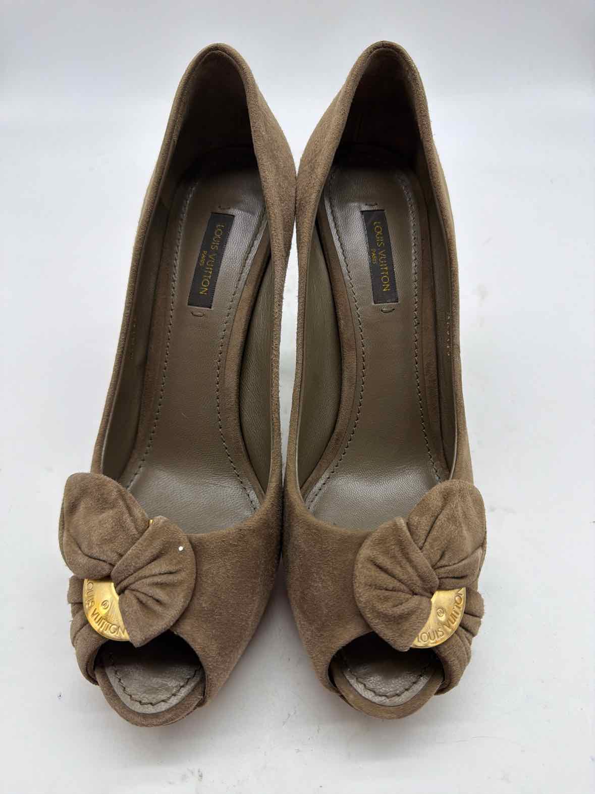 Pre-Owned Louis Vuitton Tan Size 8 Peep Toe Heels | True Fashionistas.