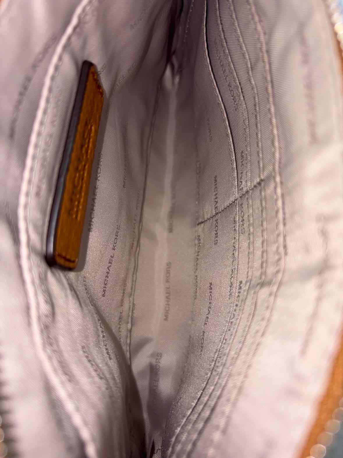 Pre-Owned Michael Kors Tan Clutch Clutch | True Fashionistas.
