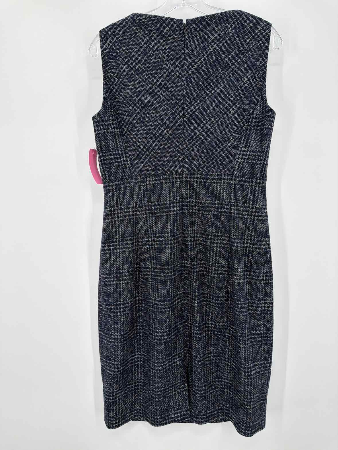 Pre-Owned Brooks Brothers Navy Size 10 Boucle Short Sleeveless Dress | True Fashionistas.