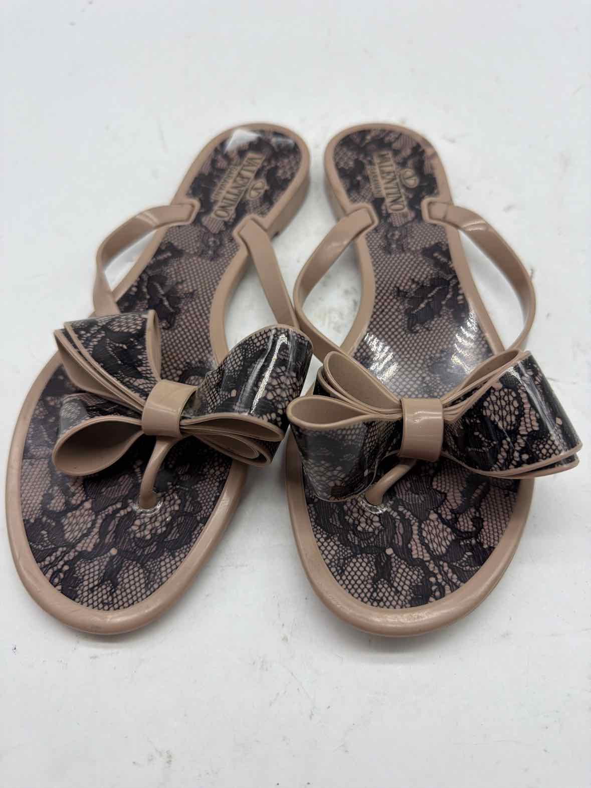 Pre-Owned Valentino Tan Size 7 Jelly Thong Sandals | True Fashionistas.