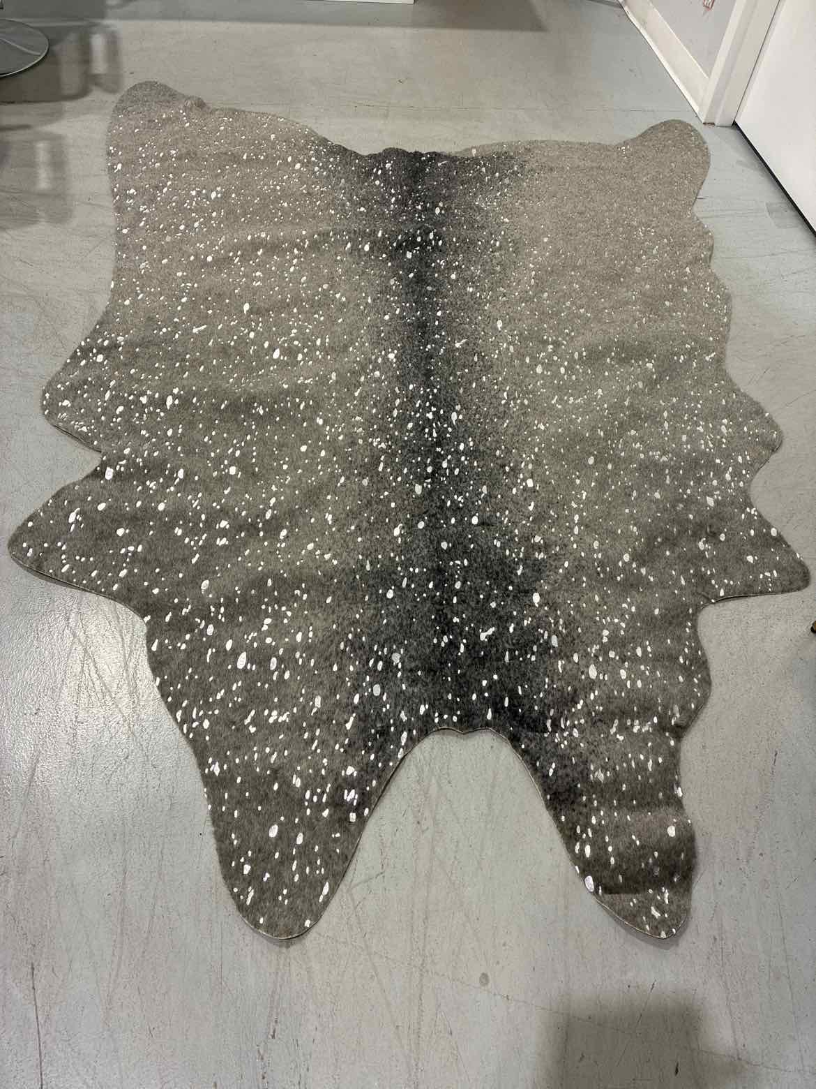 Loloi Bryce Graphite SilverArea Rug | True Fashionistas.