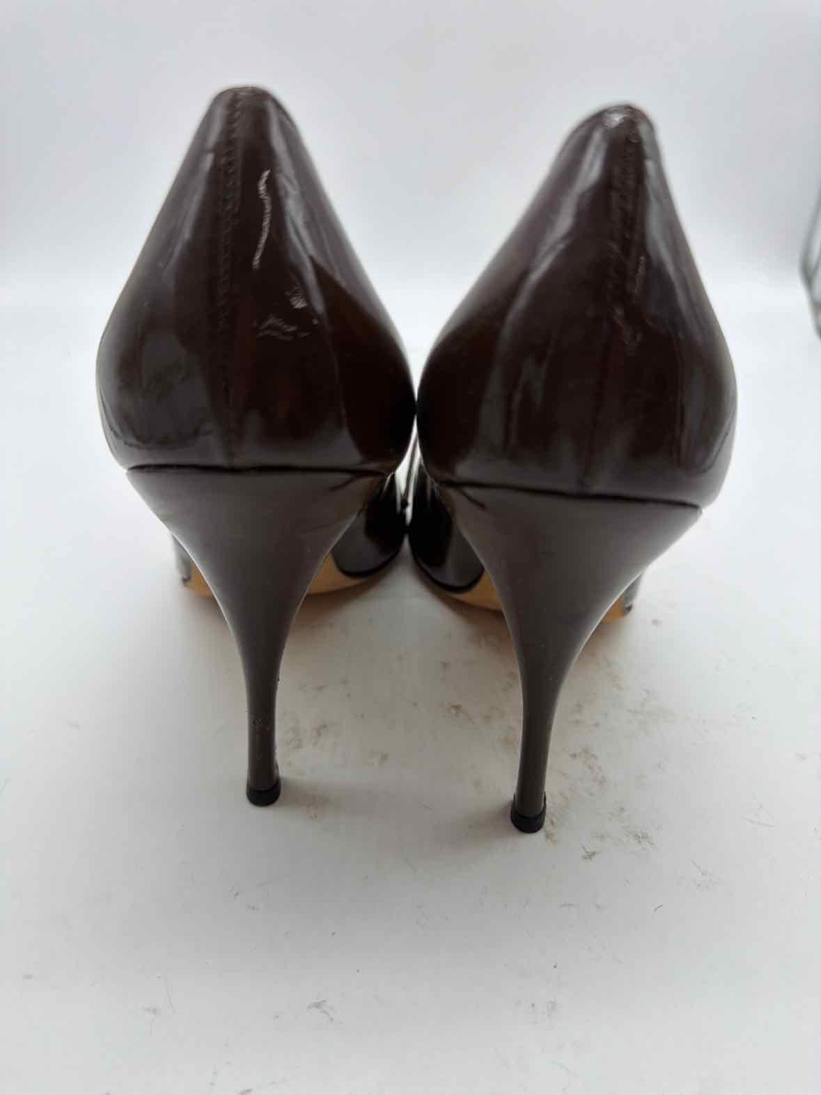 Pre-Owned Manolo Blahnik Brown Size 11 Patent Leather Pump Heels | True Fashionistas.