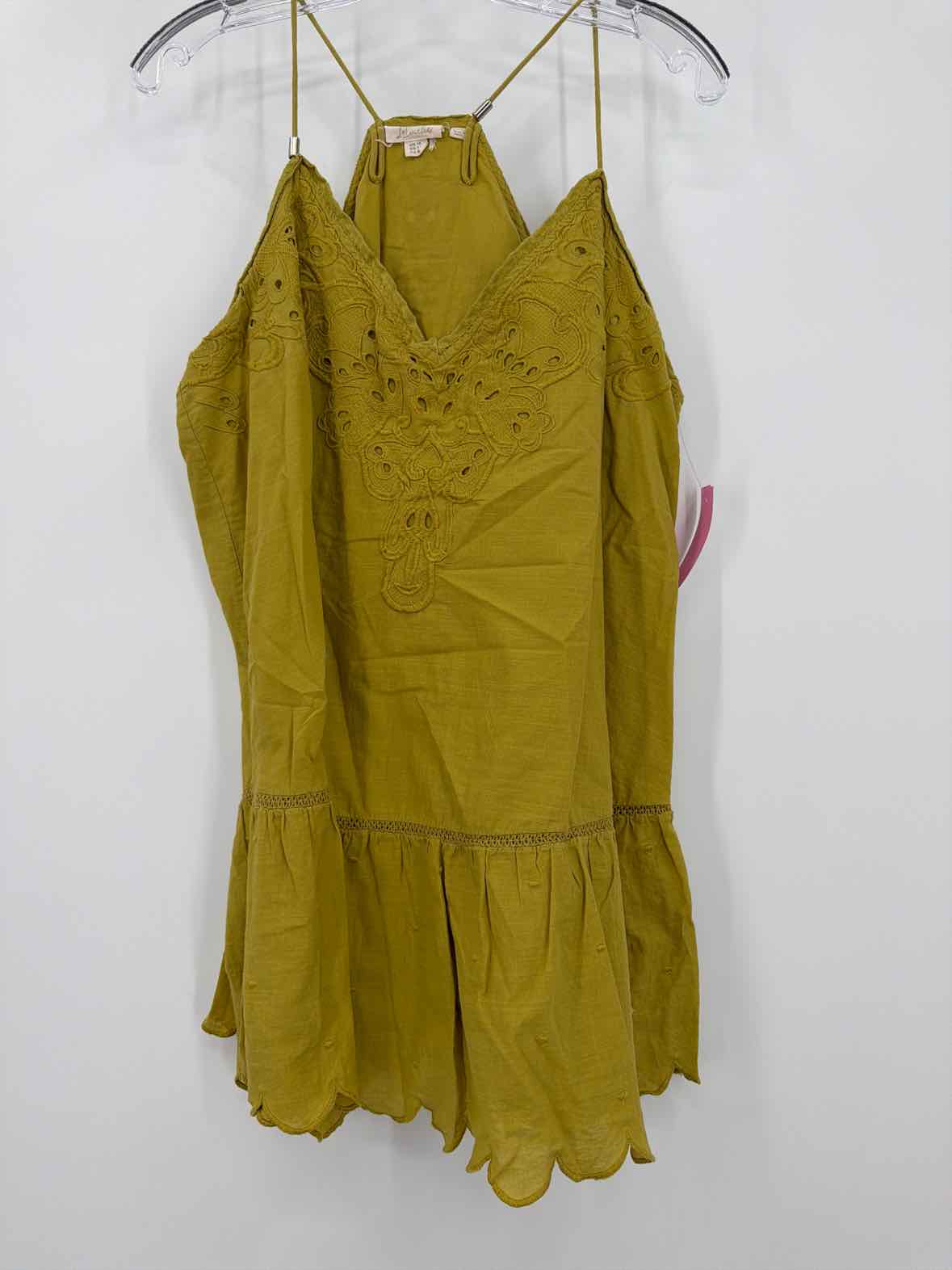Pre-Owned Let Me Be Green Size 12 Tank Top | True Fashionistas.