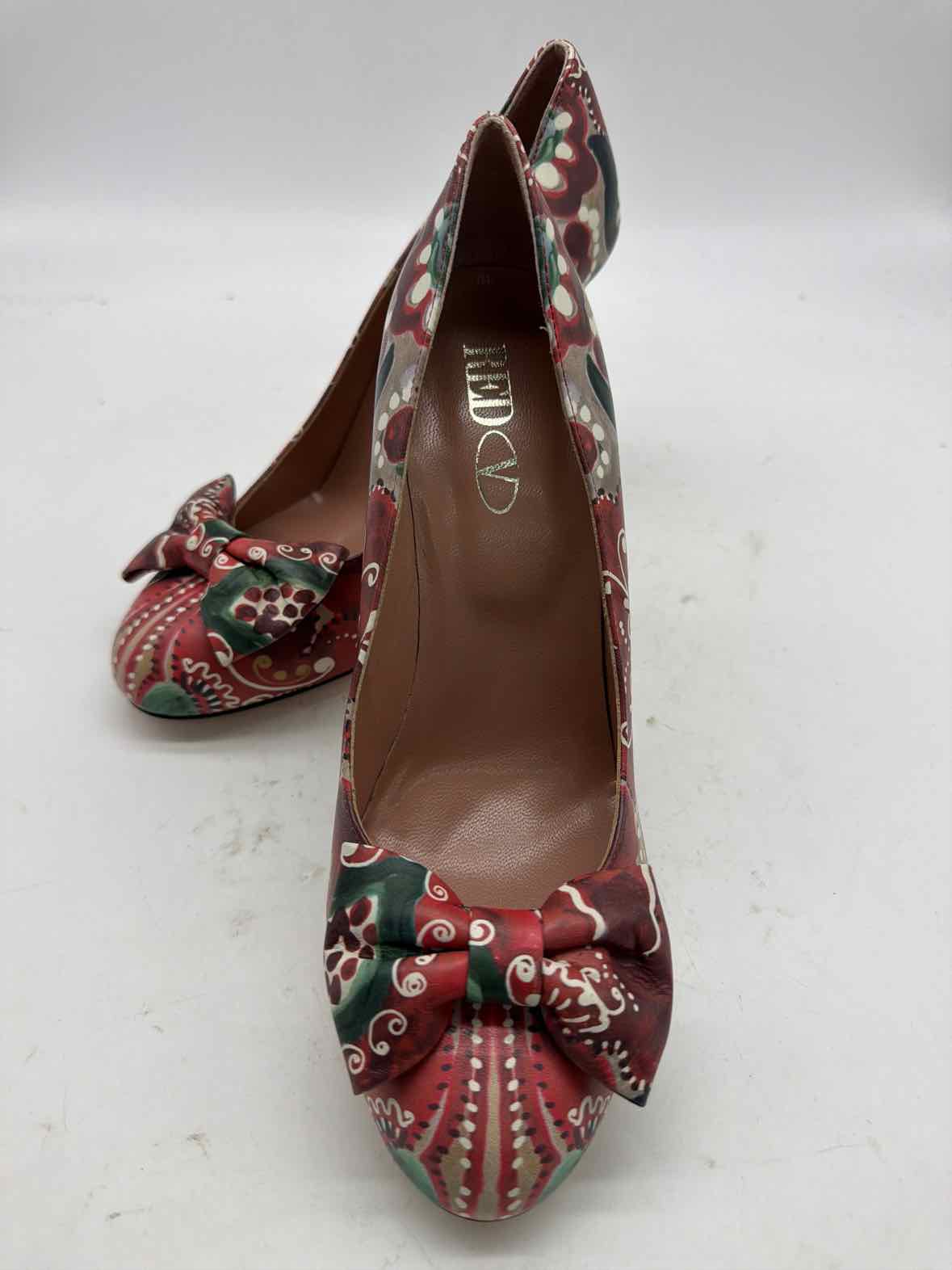Pre-Owned Valentino Red Size 9 Pump Heels | True Fashionistas.