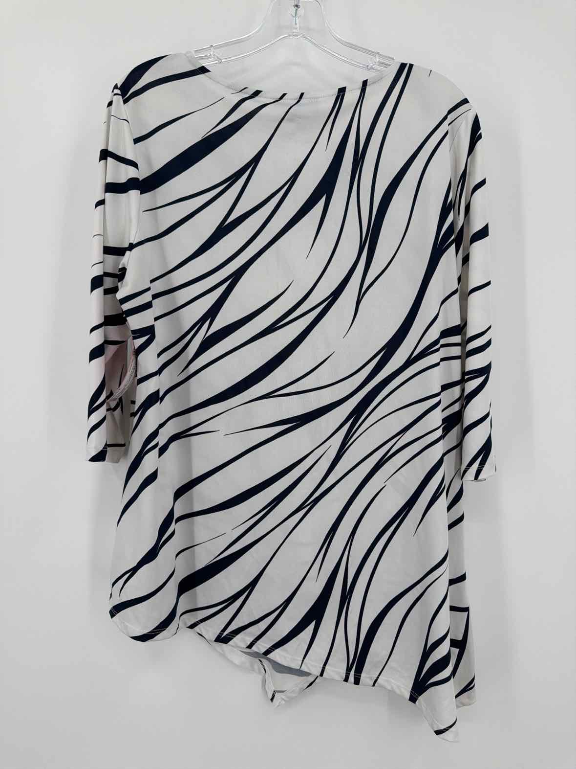 Pre-Owned N Touch White Size Medium Blouse | True Fashionistas.