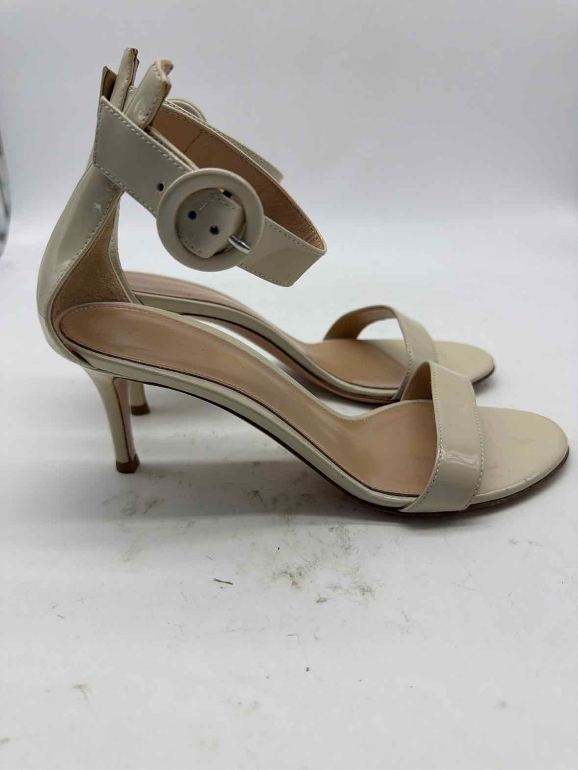 Pre-Owned Gianvito Rossi Ivory Size 5.5 Ankle Heels | True Fashionistas.