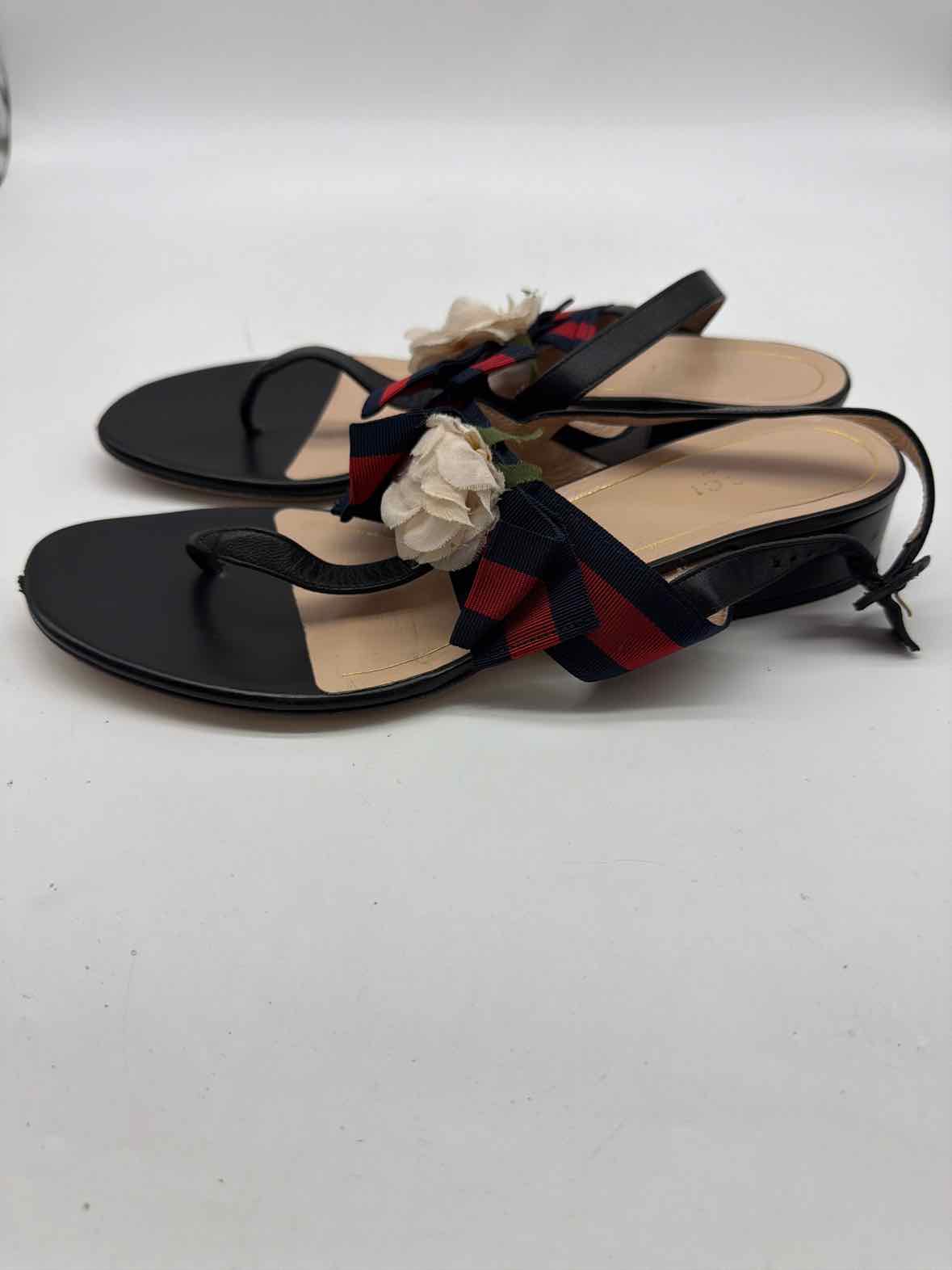Pre-Owned Gucci Black Size 40 Thong Flats | True Fashionistas.
