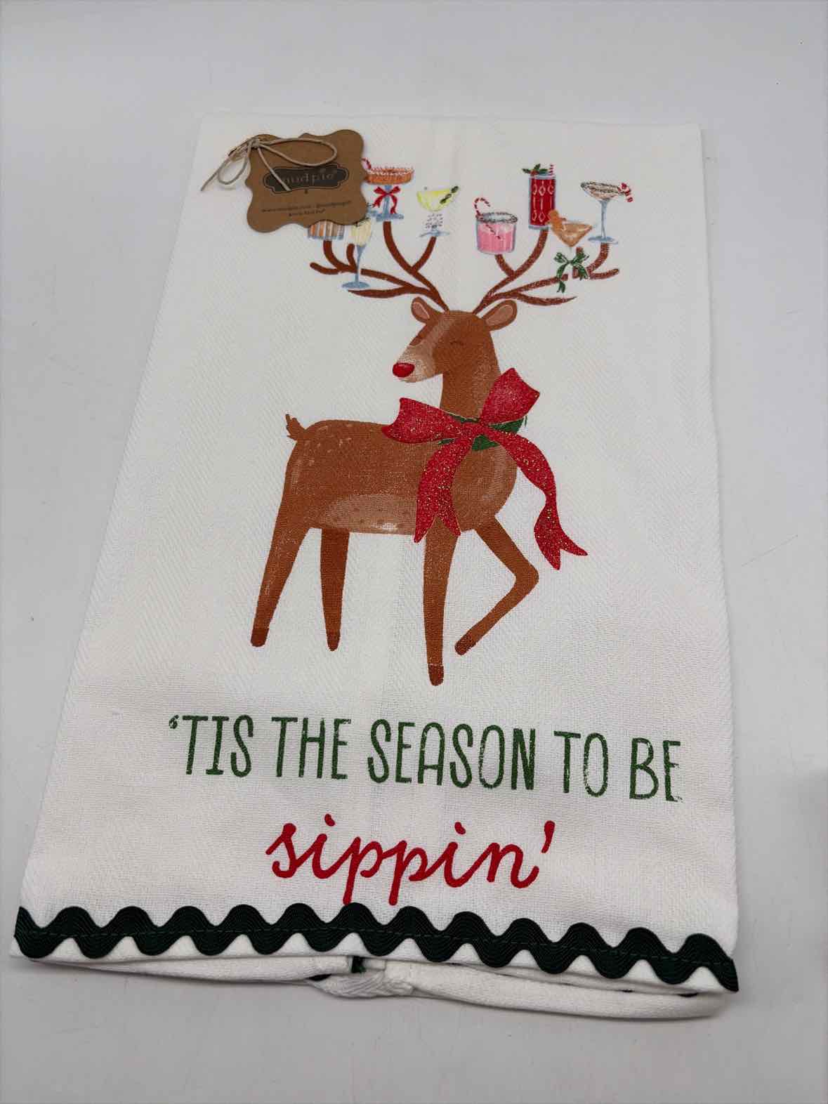 White Christmas Tis the Season Towel | True Fashionistas.