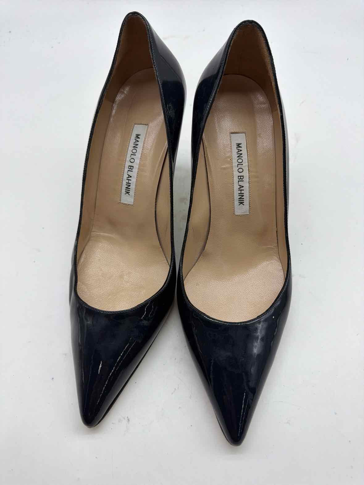 Pre-Owned Manolo Blahnik Navy Size 10 Patent Leather Pump Heels | True Fashionistas.