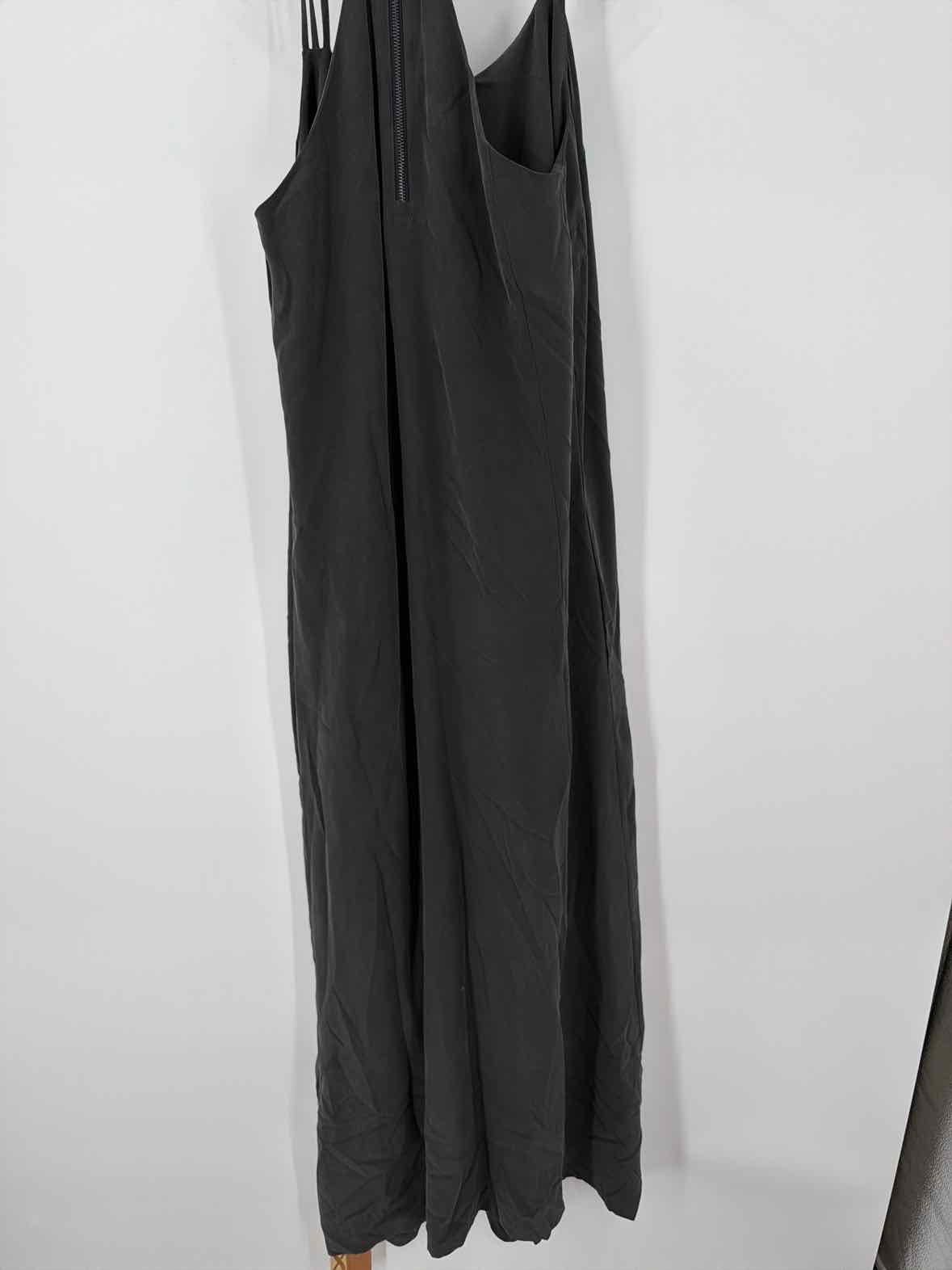 Pre-Owned The Eight Senses Grey Size XS Long Sleeveless Dress | True Fashionistas.