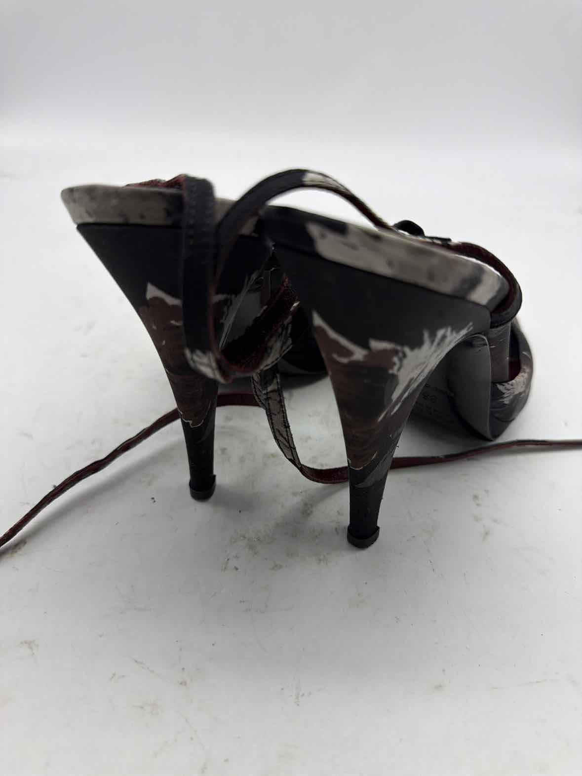 Pre-Owned Prada Black Size 8 Strappy Heels | True Fashionistas.