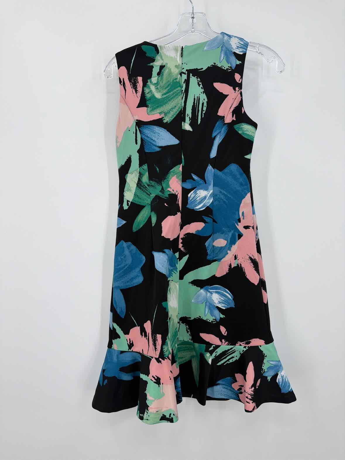 Pre-Owned Vince Camuto Black Size 2 Short Sleeveless Dress | True Fashionistas.