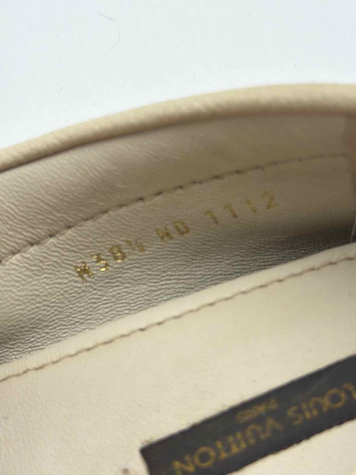 Pre-Owned Louis Vuitton Ivory Size 38.5 drivers Flats | True Fashionistas.