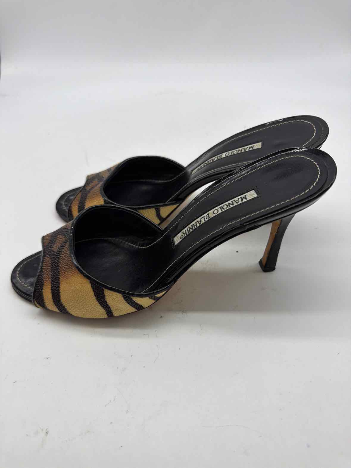 Pre-Owned Manolo Blahnik Black Size 37.5 Mule Heels | True Fashionistas.