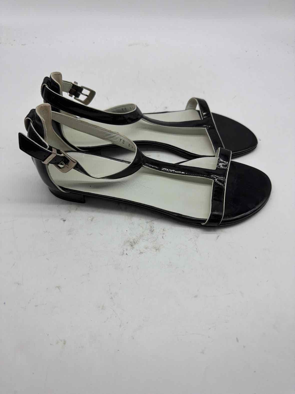 Pre-Owned Salvatore Ferragamo Black Size 6.5 T Strap Sandals | True Fashionistas.