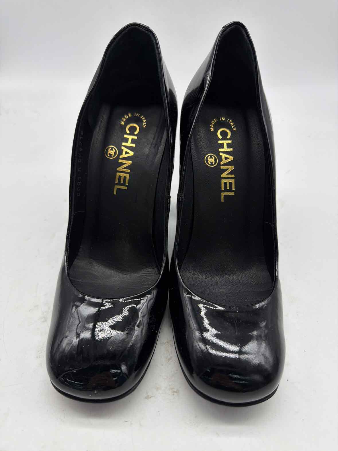 Pre-Owned Chanel Black Size 6 Patent Leather Pump Heels | True Fashionistas.