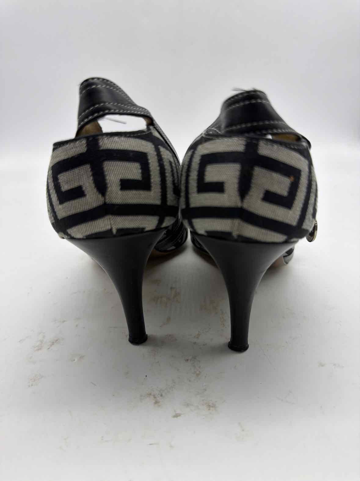 Pre-Owned Givenchy Black Size 7.5 Pump Heels | True Fashionistas.