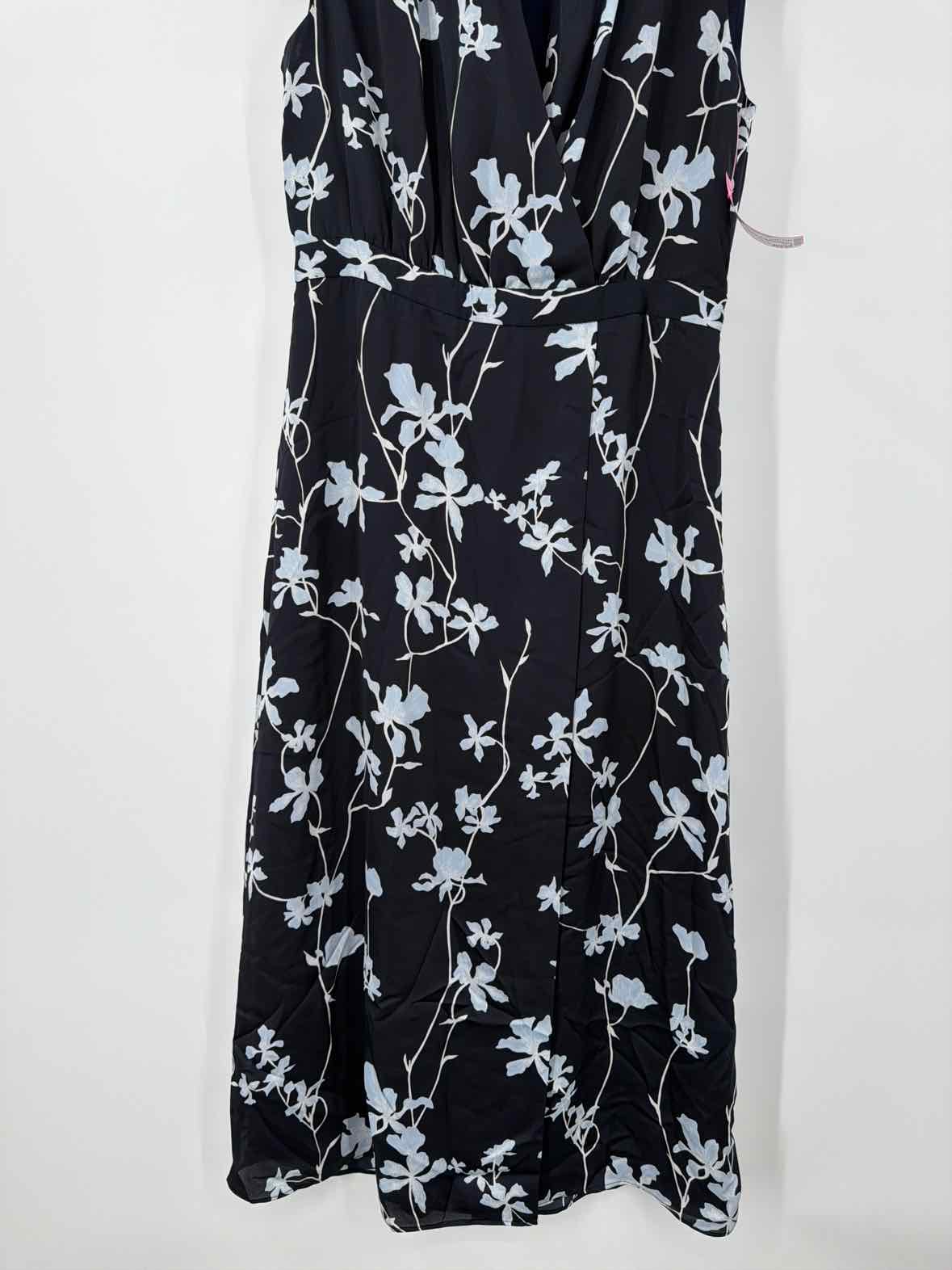 Pre-Owned Equipment Navy Size Medium Long Sleeveless Dress | True Fashionistas.