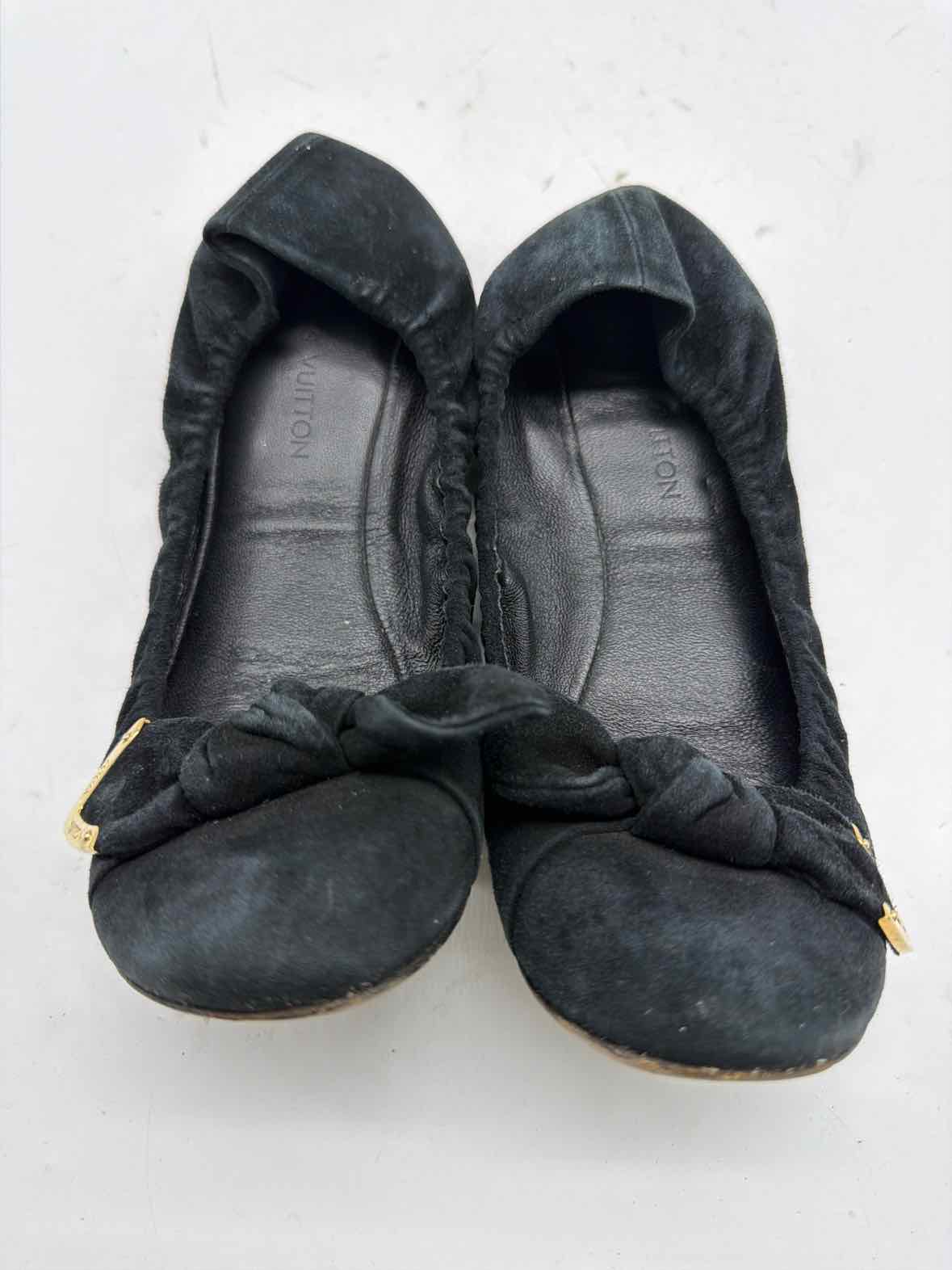 Pre-Owned Louis Vuitton Black Size 7 Slip On Flats | True Fashionistas.
