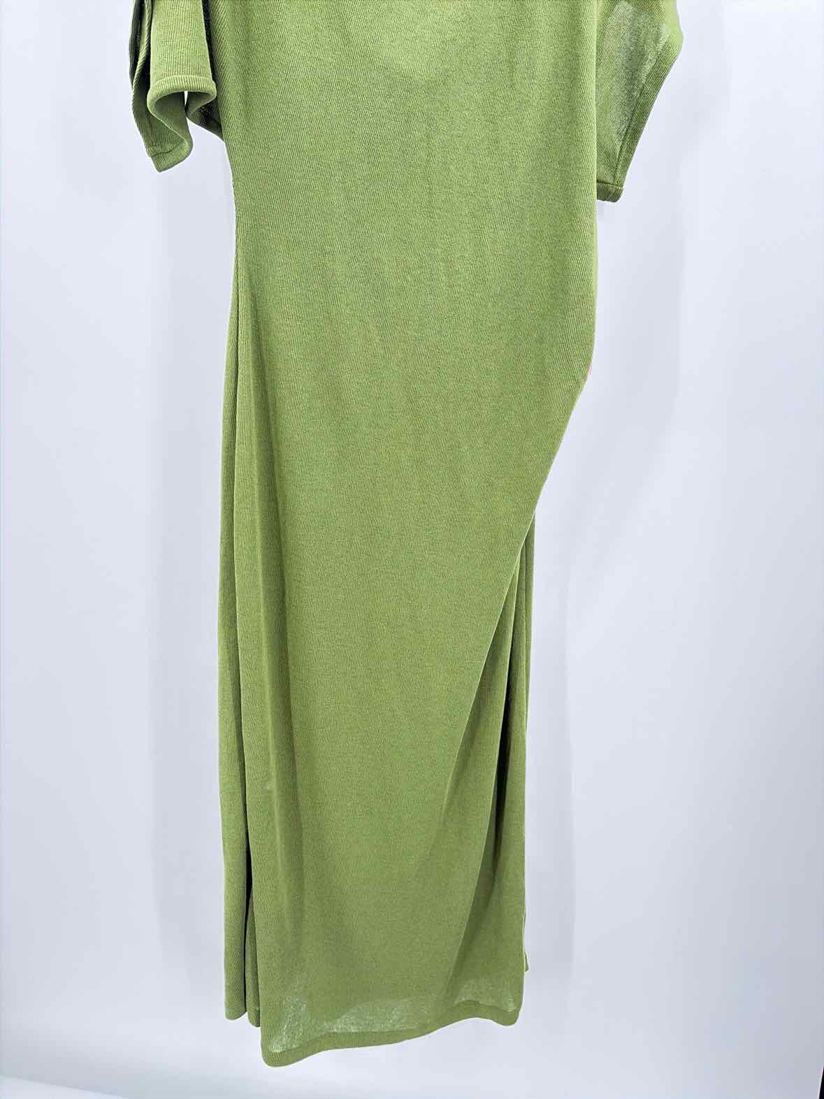Pre-Owned Zara Green Size Large Maxi Short Sleeve Dress | True Fashionistas.