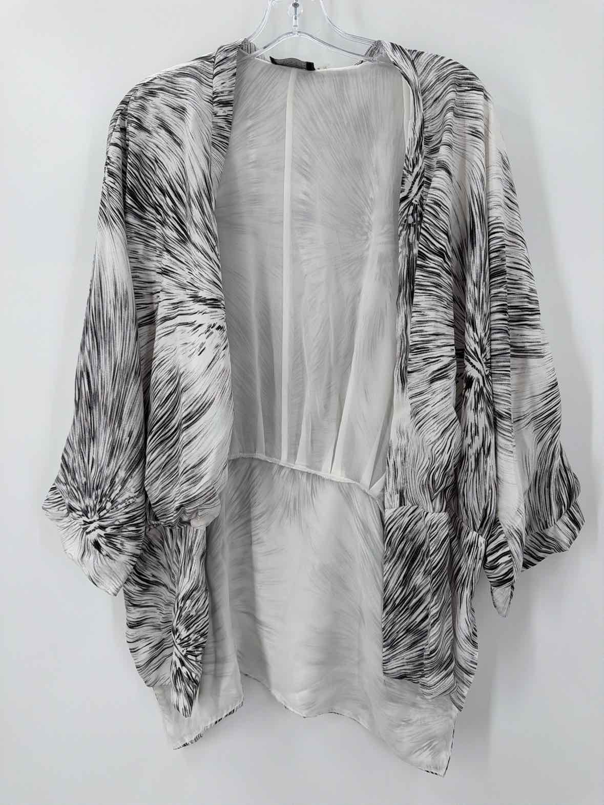 Pre-Owned ASTR White Size Small Cardigan Blouse | True Fashionistas.