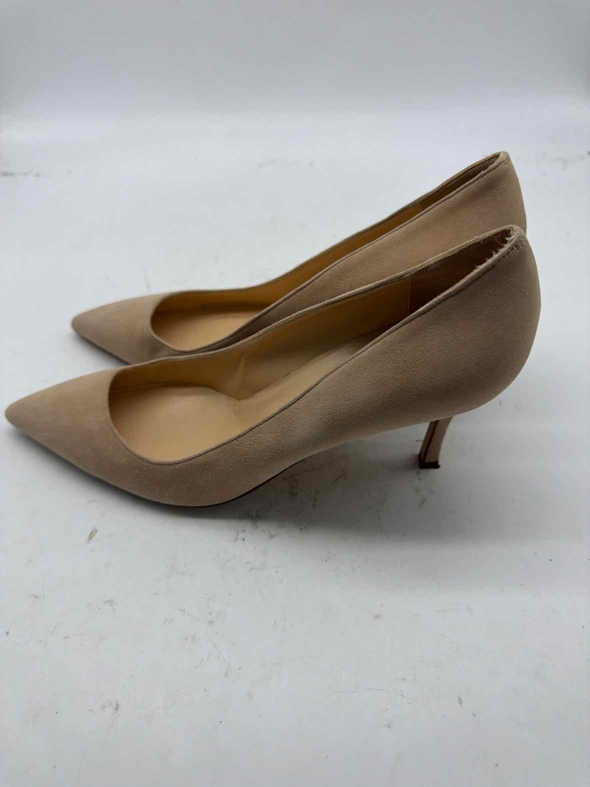 Pre-Owned Manolo Blahnik Tan Size 9 Suede Pump Heels | True Fashionistas.